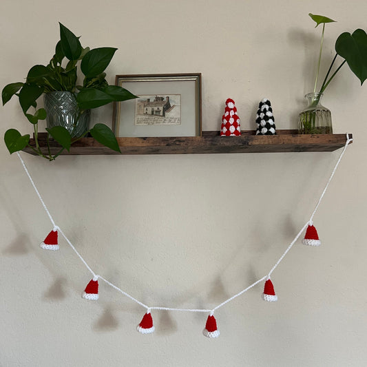 Teeny Santa Hat Garland 🎅🏼 - Red and White, Classic