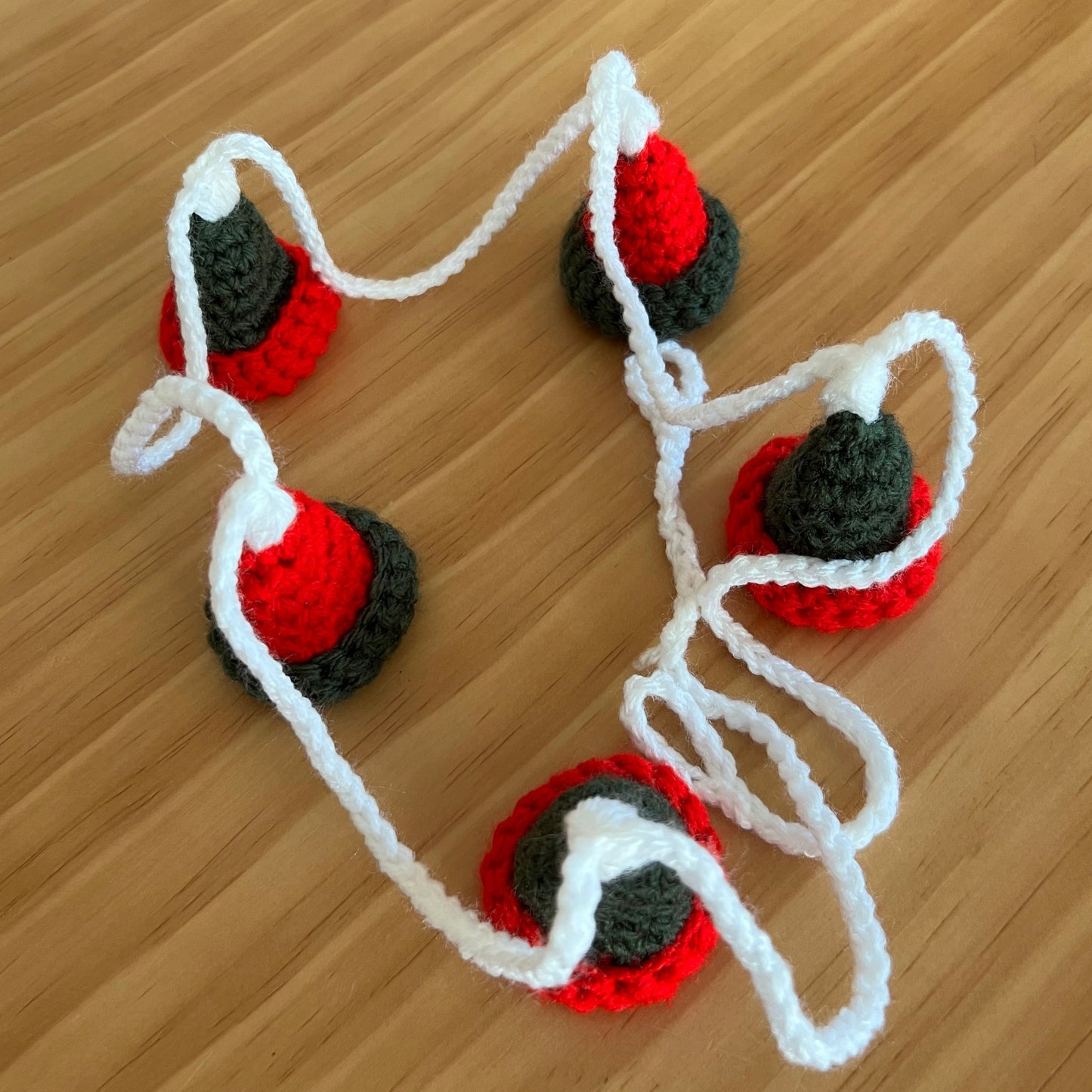 Teeny Santa Hat Garland 🎅🏼 - Red, Green and White