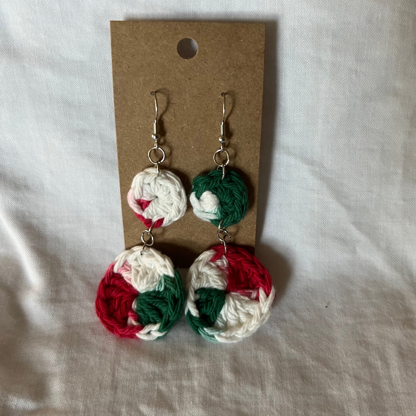 Funky Duo Christmas Earrings 🌿🤍🔴